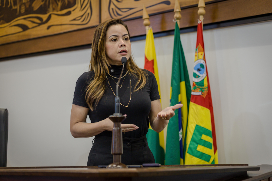  Michelle Melo constata clima de guerra na UPA do Segundo Distrito e clama por pacificação